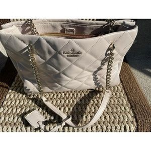 Kate Spade purse. Hand Bag In very good condition. 